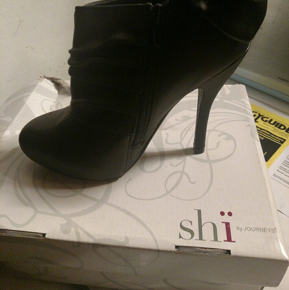 SHI by journee heels